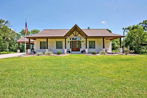 107 Coleman Dr, Angleton, TX 77515-9454
