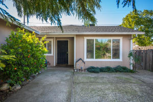 2439 Celestial St, Redding, CA 96002-3409
