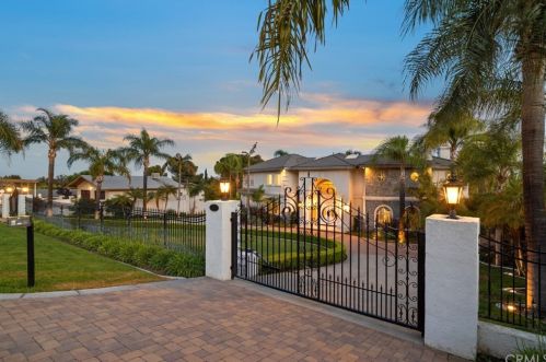 44 25th St, Upland, CA 91784-8338