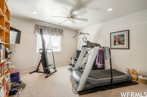 6 Mistywood Ln, Sandy UT 84092-4850 exterior