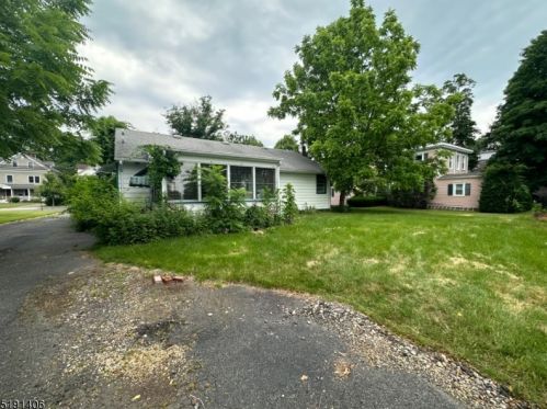 352 Woodland Rd, Madison, NJ 07940-2424