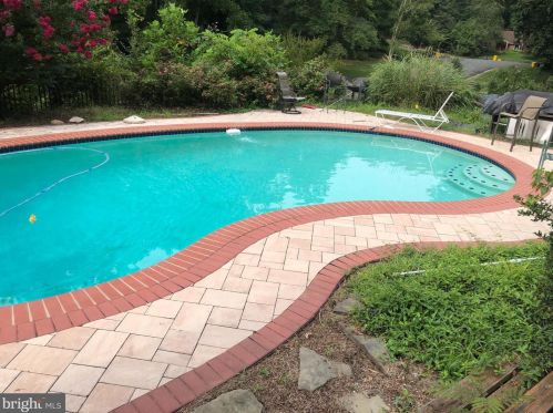 2890 Spg Lk Dr, Davidsonville MD 21035-1230 exterior