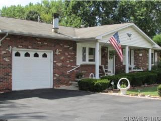410 Kingdom St, Fort Russell IL  62010-1482 exterior