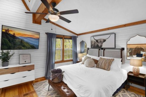 561 Villa Dr, Ellijay, GA 30540-0087