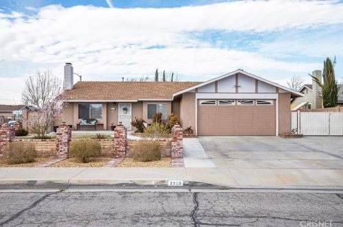 2319 Forry St, Lancaster, CA 93536-5760