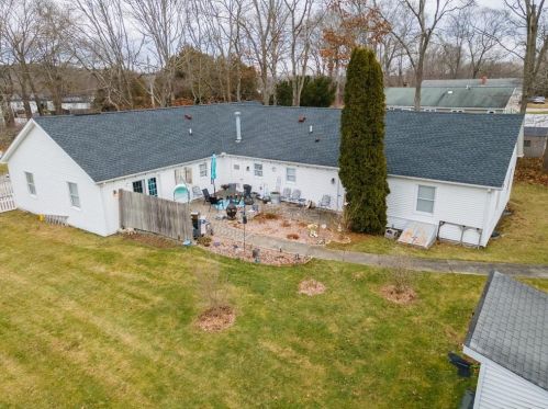 27 Nichols Ln, Westerly, RI 02891-1308