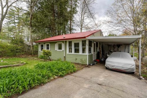55 Riverside Dr, Fremont, NH 03044-3546