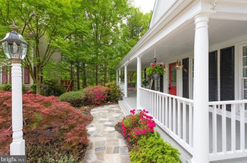 7806 Belleflower Dr, Springfield, VA 22152-3115