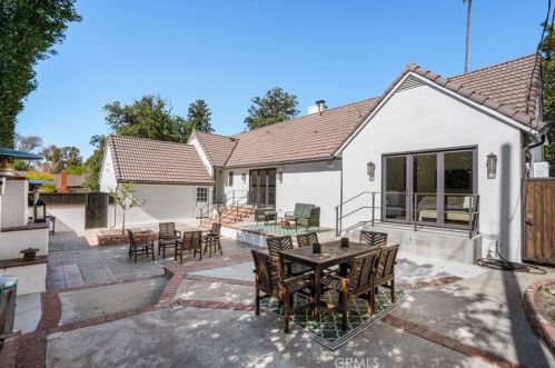 864 Kenneth Rd, Glendale CA  91202-1448 exterior