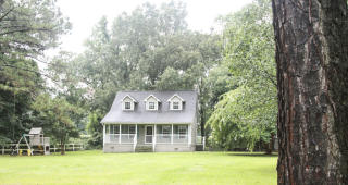 353 Potters Hill Rd, Richlands, NC 28574-6322