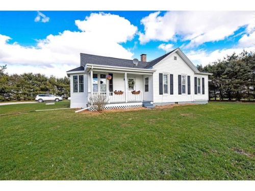 9910 Kenney Rd, Warrensburg, IL 62573-2018