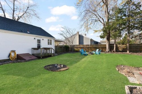 47 Lincoln Ave, Warwick RI  02888-5953 exterior