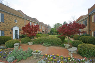 19 Sycamore Sq, Decatur, GA 30030-1952