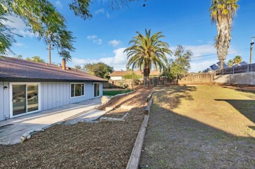 160 El Valle Opulento, Vista CA 92083-7708 exterior