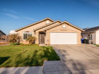 2370 Sabre Ave, Fresno, CA 93727-8842