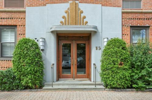 15 Lafayette Ct, Greenwich CT  06830-5325 exterior