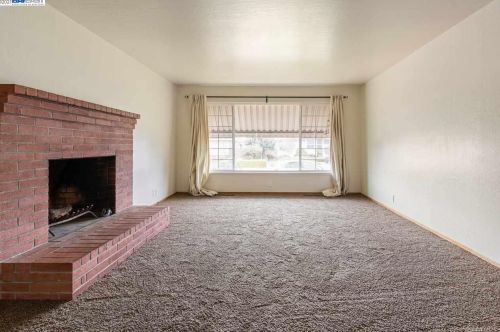 1994 Evergreen Ave, San Leandro CA 94577-6202 exterior