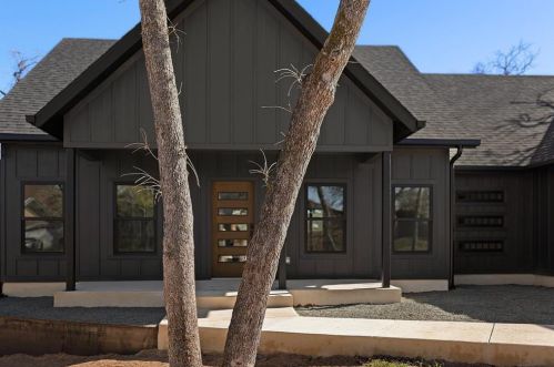 1905 Skyles Rd, Rockdale, TX 76567-2082