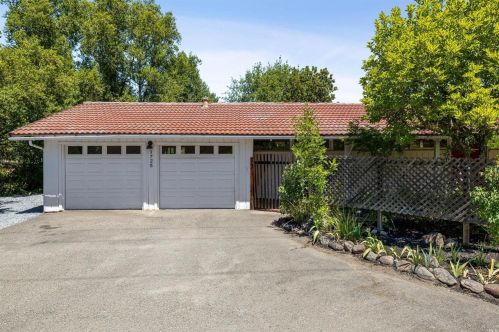 1725 Scenic Ln, Healdsburg, CA 95448-4536