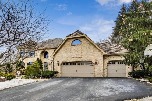 347 Willowood Ln, Willowbrook IL  60527-3900 exterior