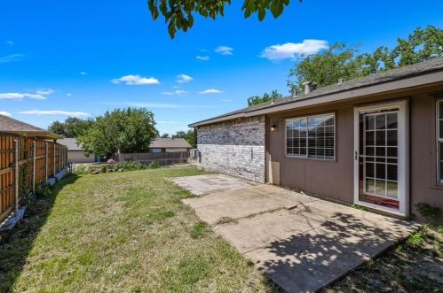 2915 Rayswood Dr, Carrollton TX 75007-5753 exterior