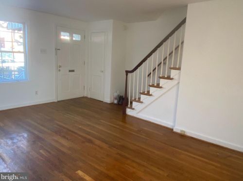 2435 Adrian St, Harrisburg, PA 17104-2108