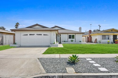 733 Toland St, Santa Ana CA  92704-2164 exterior