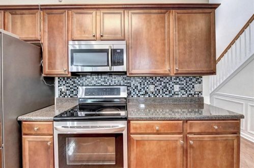 357 Creek Manor Way, Suwanee GA  30024-6565 exterior