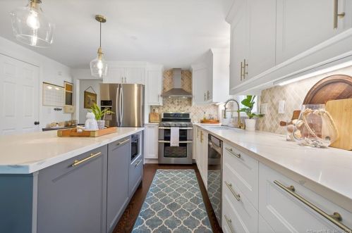 121 Olson Dr, Southington, CT 06489-2038