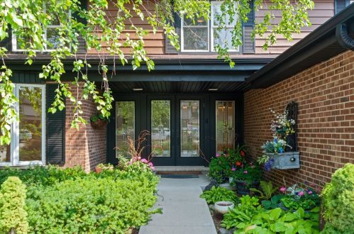 3916 Joanne Dr, Glenview, IL 60026-1054