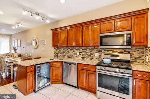 1029 Cleveland St, Philadelphia PA 19146-2648 exterior