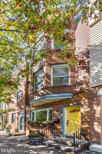 904 10th St, Philadelphia PA 19147-3744 exterior