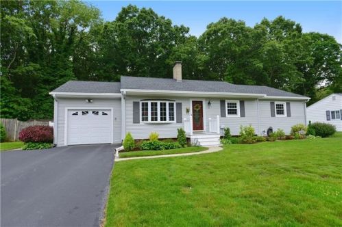 45 Oberlin Dr, Warwick, RI 02886-8508