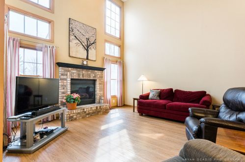 124 Mclaren Dr, Sycamore IL  60178-2255 exterior