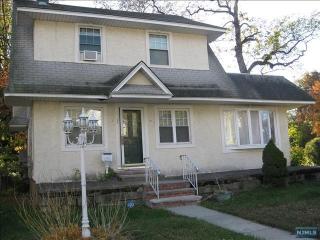 32 Franklin Rd, Teaneck, NJ 07666-5917