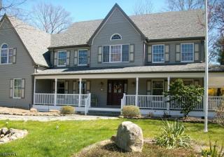 33 Hampshire Rd, Mahwah, NJ 07430-2562