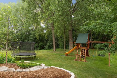 3315 Crestmoor Dr, Saint Paul MN  55125-5006 exterior