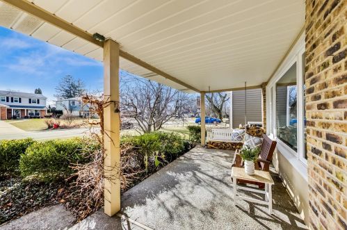 924 Wayne Ave, Bannockburn, IL 60015-2863