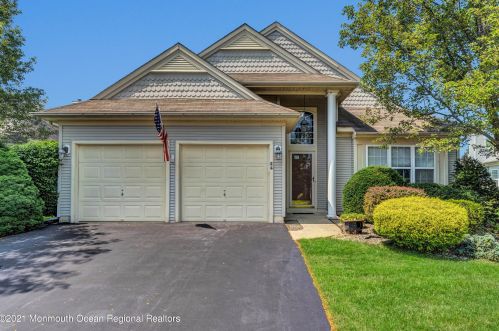 24 Neville Ct, Lakehurst, NJ 08759-6099