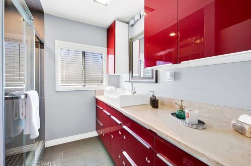 1755 Glenwood Rd, Glendale CA  91201-1543 exterior