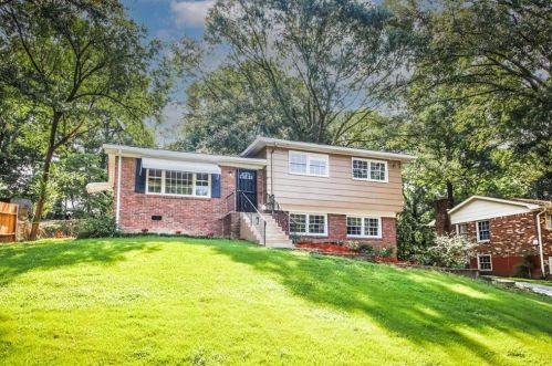 5660 Sandhurst Dr, Forest Park, GA 30297-2906