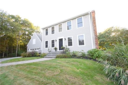 80 Bay Dr, South Kingstown, RI 02882-2860