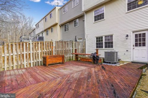 8675 Hickory Ridge Ct, Springfield VA  22153-3703 exterior