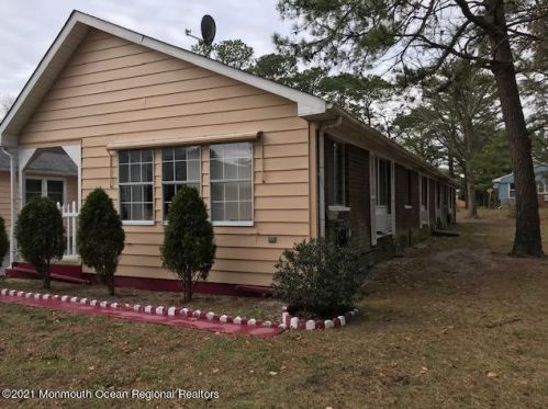 119 Hudson Pkwy, Lakehurst, NJ 08759-6311