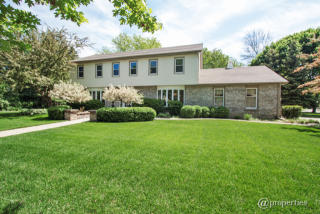 900 Wilshire Ct, Green Oaks, IL 60048-1859
