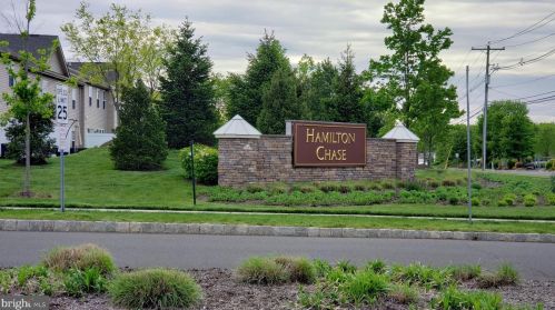 6 Sundance Dr, Trenton NJ 08619-3968 exterior