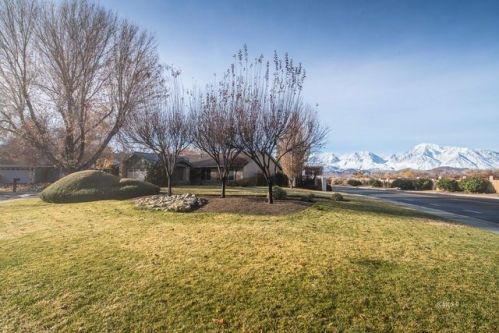 1613 Shoshone Dr, Bishop, CA 93514-1989