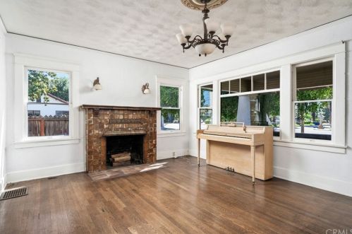 5292 Magnolia Ave, Riverside CA  92506-1248 exterior