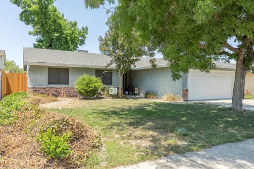 431 Pinewood St, Turlock, CA 95380-6068