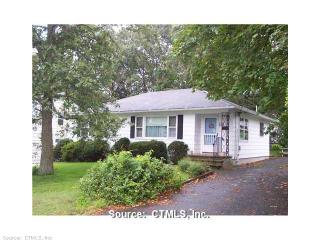 442 Tudor St, Waterbury, CT 06704-2628